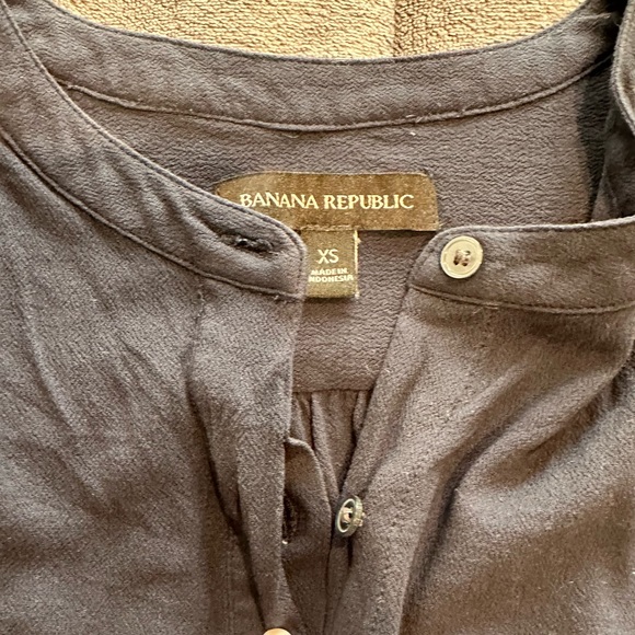 Banana Republic long sleeve blouse navy XS buttons pleats - Picture 2 of 6